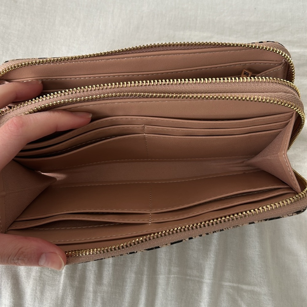 Target wallet - Picture 3 of 5